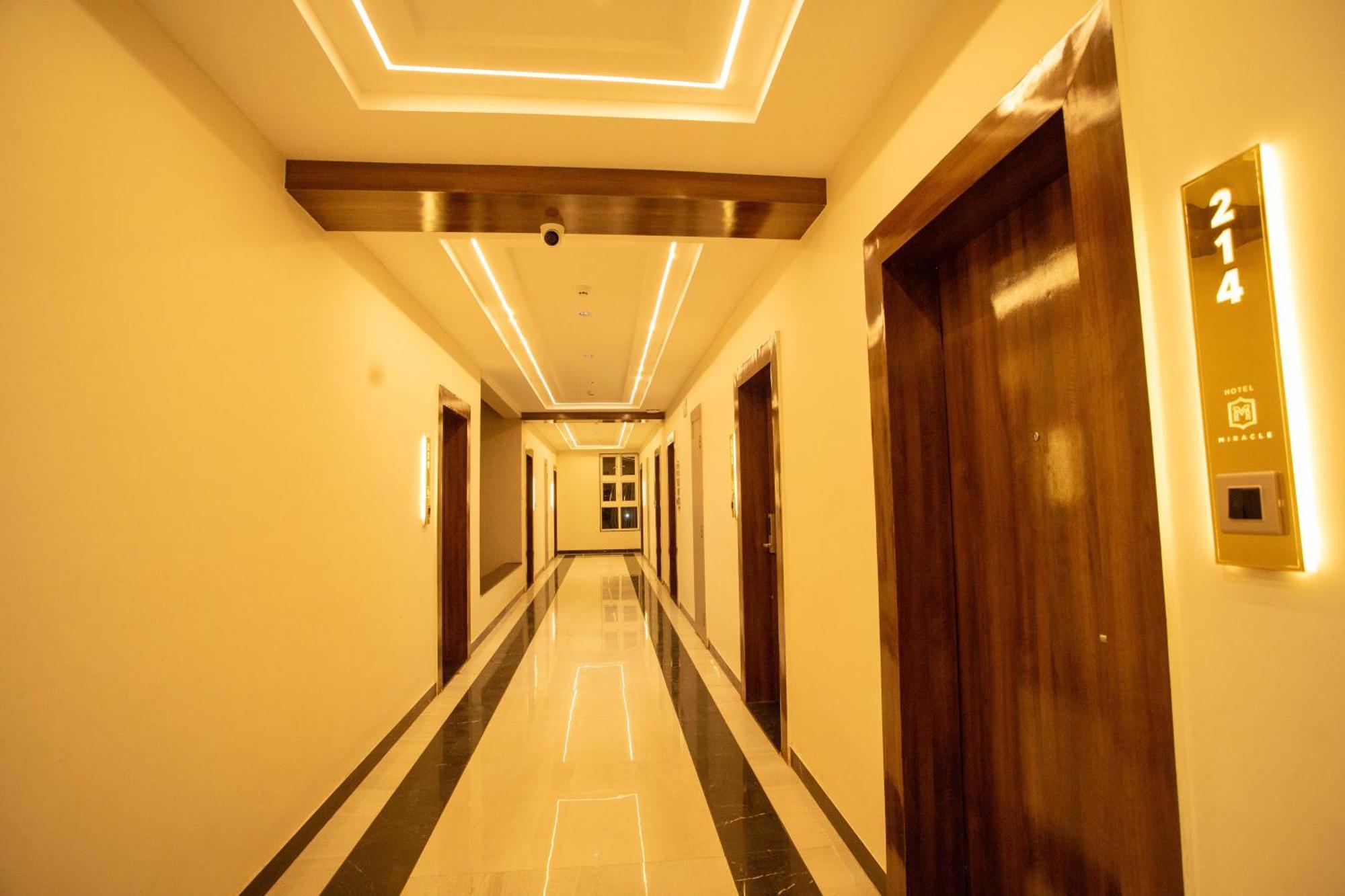 Hotel Miracle 2Km From Mahakal Temple Ujjain Exterior foto