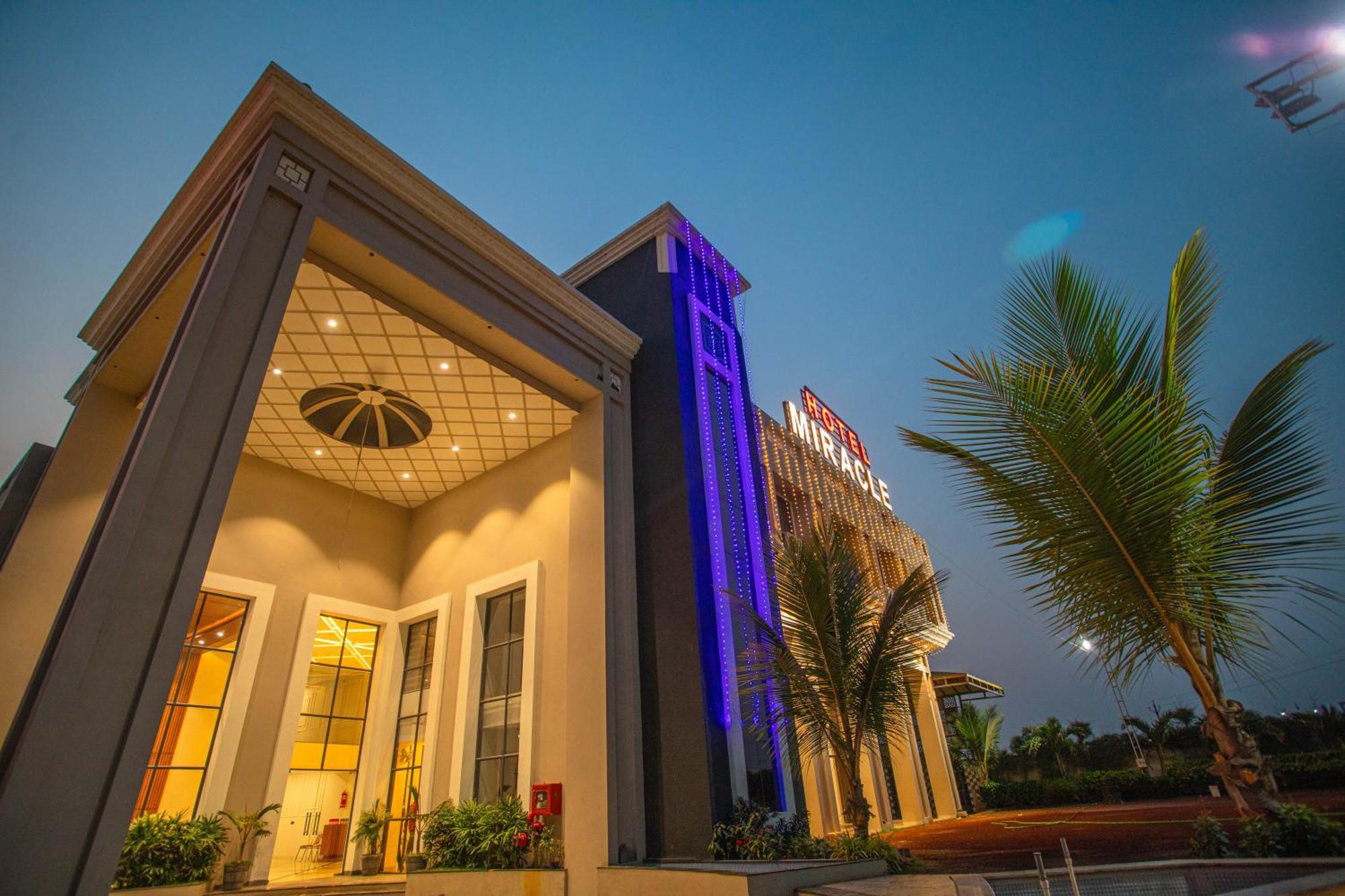 Hotel Miracle 2Km From Mahakal Temple Ujjain Exterior foto