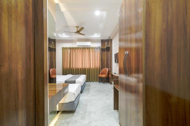 Hotel Miracle 2Km From Mahakal Temple Ujjain Exterior foto