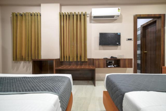 Hotel Miracle 2Km From Mahakal Temple Ujjain Exterior foto