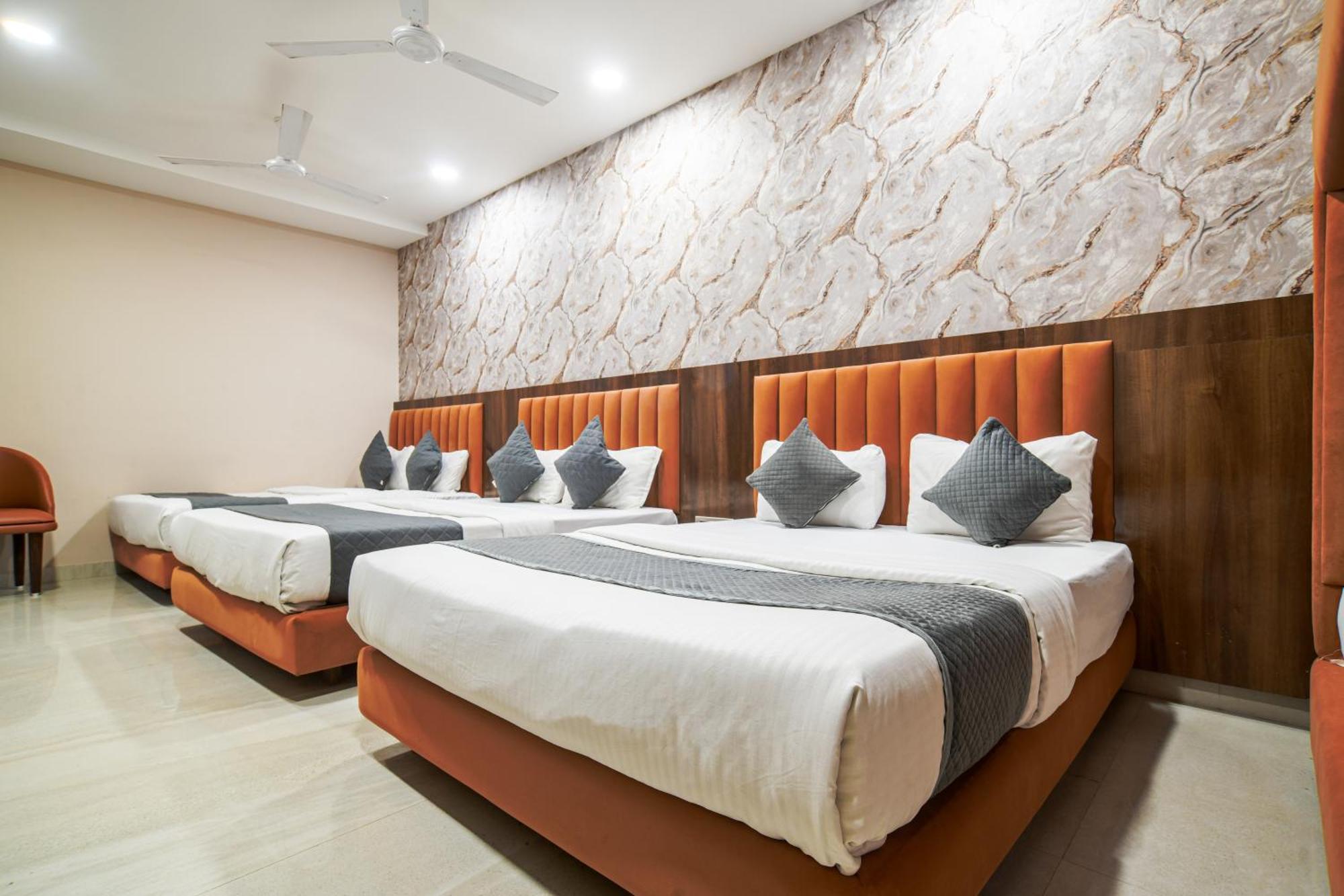 Hotel Miracle 2Km From Mahakal Temple Ujjain Exterior foto